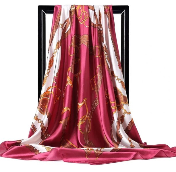 Foulard en soie élégant avec imprimés