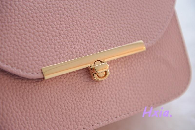 Petit sac à main en cuir avec bandoulière