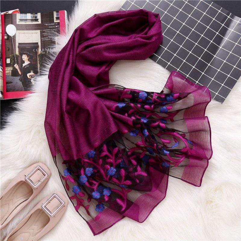 Foulard avec des fleurs en soie et coton