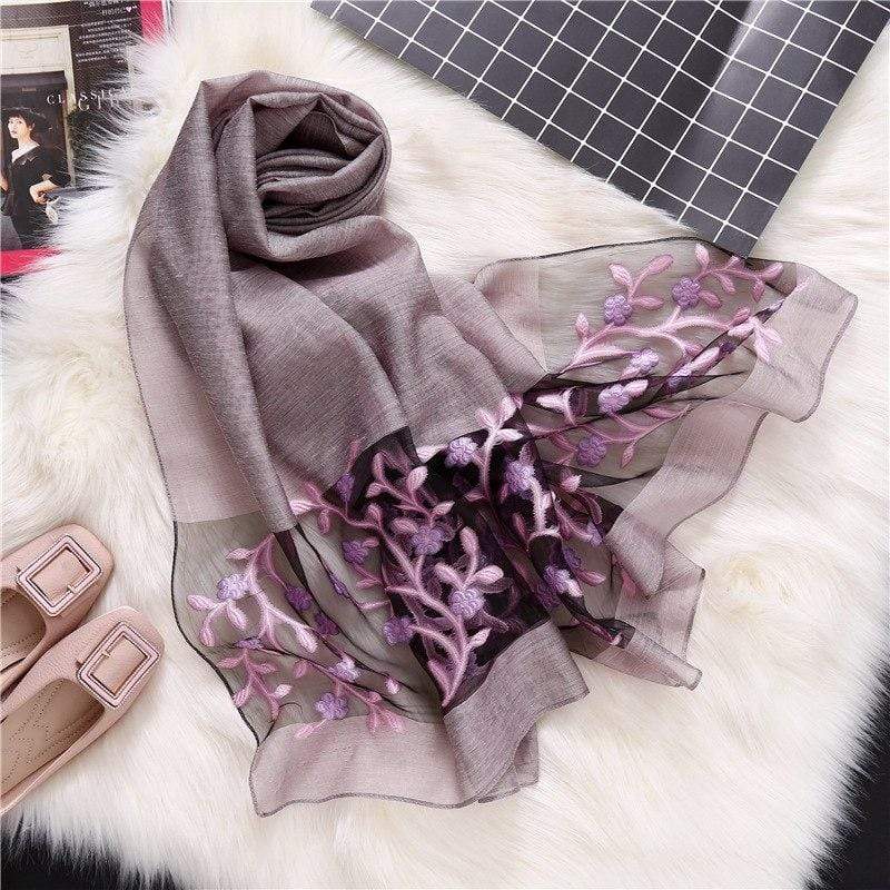 Foulard avec des fleurs en soie et coton