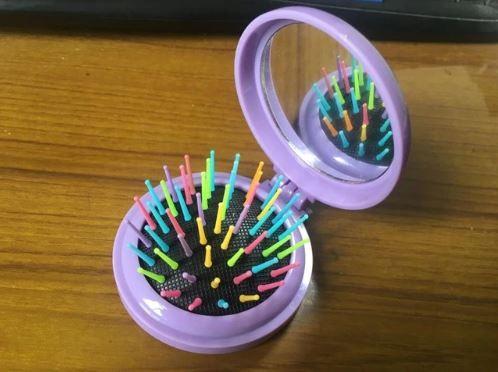 Brosse à cheveux colorée ronde et pliable avec miroir