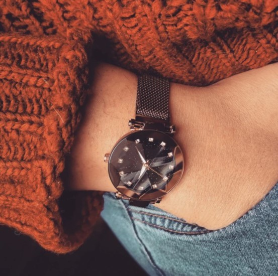 Montre femme au bracelet aimanté