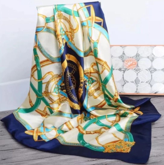 Foulard en soie avec imprimés