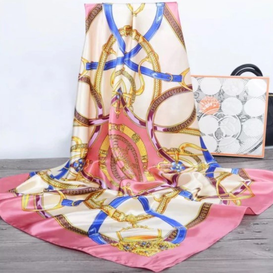 Foulard en soie avec imprimés