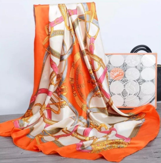 Foulard en soie avec imprimés