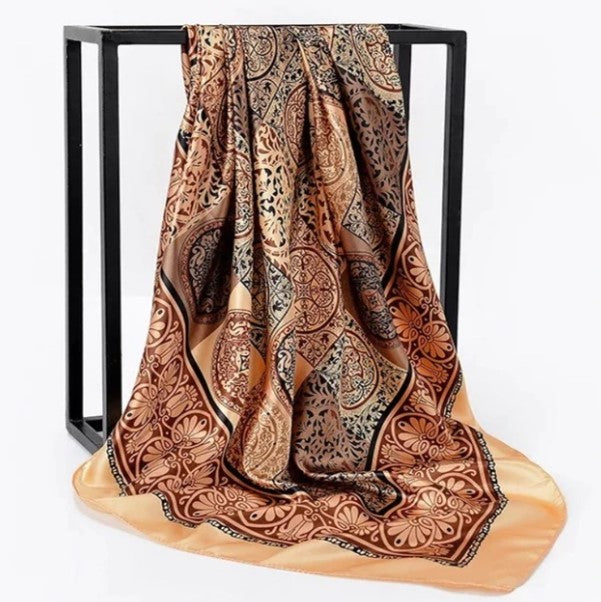 Foulard en soie avec motifs
