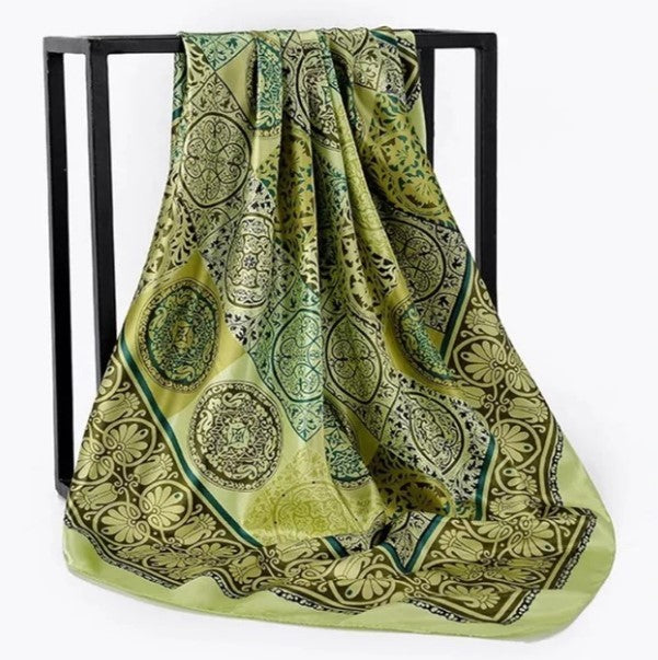 Foulard en soie avec motifs