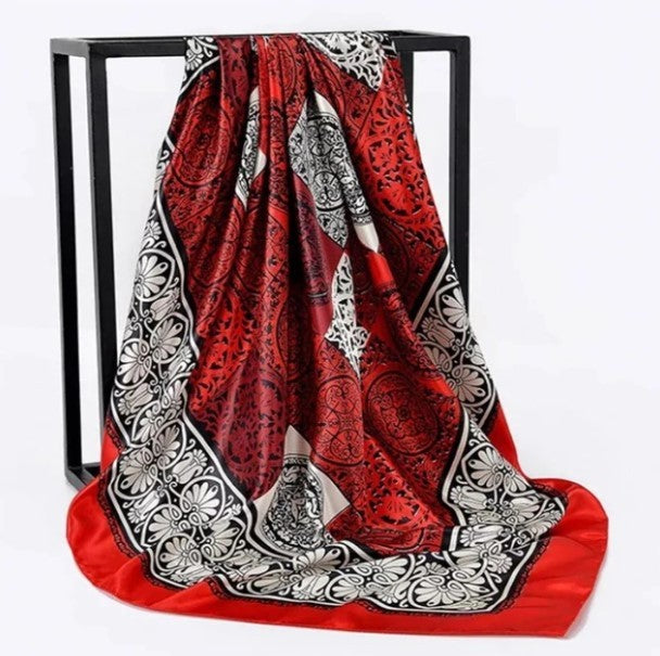Foulard en soie avec motifs