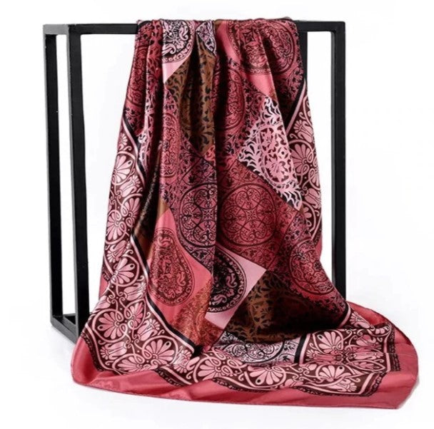 Foulard en soie avec motifs