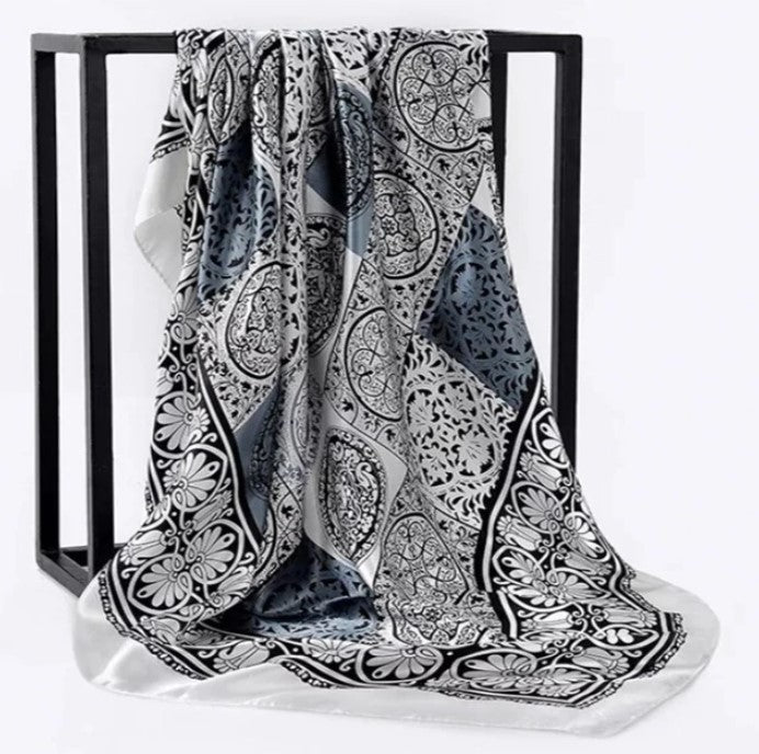 Foulard en soie avec motifs