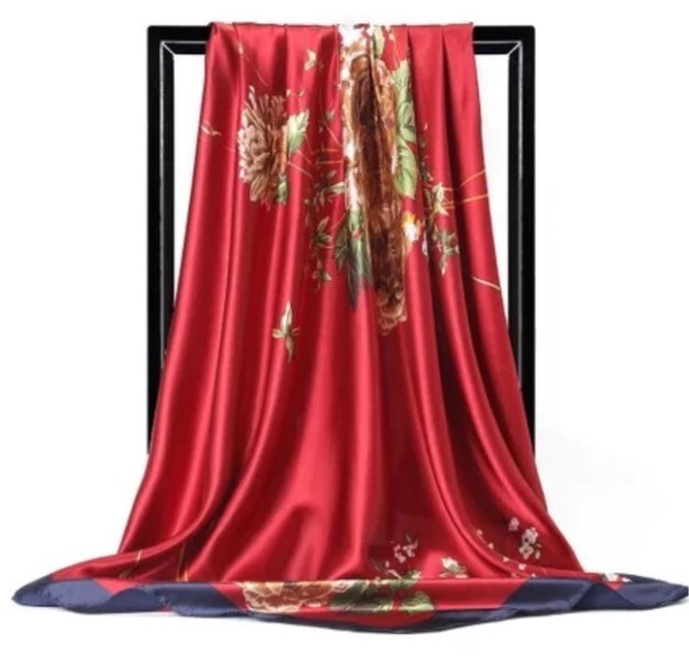 Foulard en soie imprimé fleurs