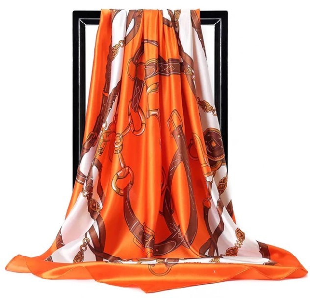 Foulard en soie élégant avec imprimés