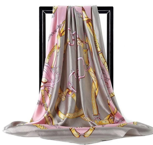Foulard en soie élégant avec imprimés