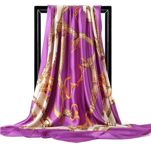 Foulard en soie élégant avec imprimés