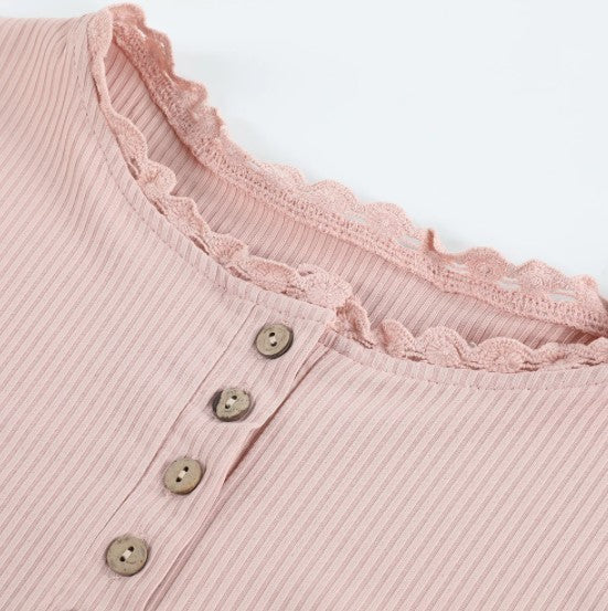 T-shirt avec des dentelles